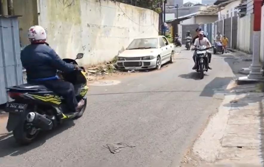 Viral Mobil Terbengkalai di Bandung, Terparkir di Pinggir Jalan Hampir Setahun