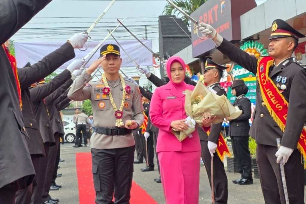 Tongkat Komando Polres Blora Berganti, AKBP Inggal Widya Perdana Disambut Pedang Pora