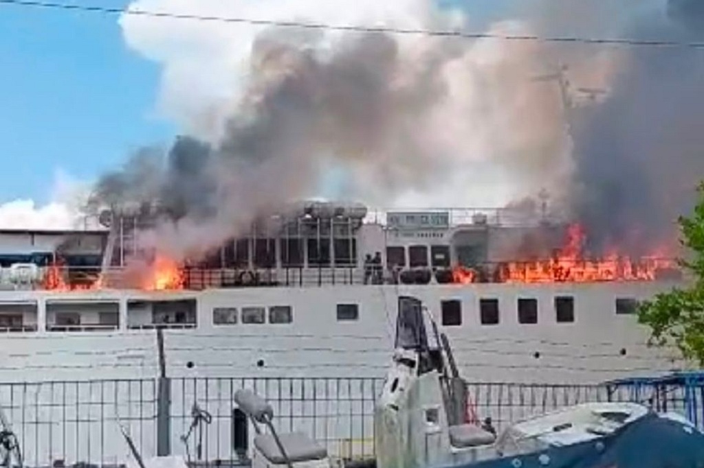KM Prince Soya Terbakar di Pelabuhan Samarinda, Api Muncul dari Dek Kapal