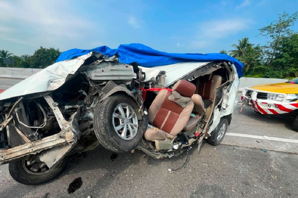 Kecelakaan Avanza Tabrak Truk di Tol Medan-Tebingtinggi, 1 Orang Tewas 7 Luka-Luka
