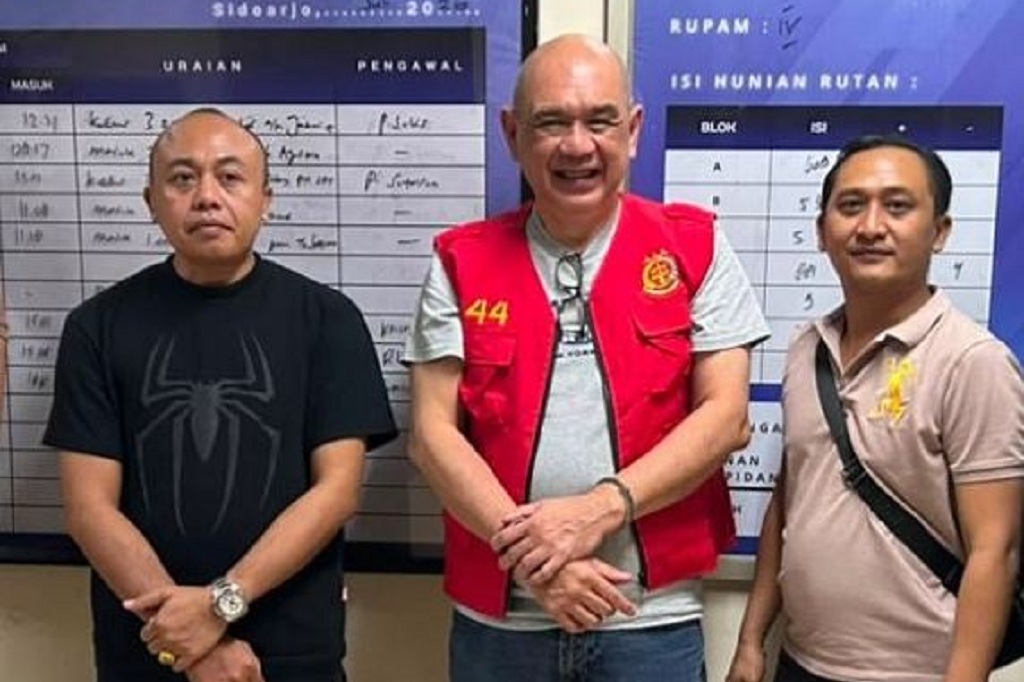 Tampang Buronan Penipuan Rp10 Miliar di Surabaya, Tebar Senyuman sebelum Masuk Rutan