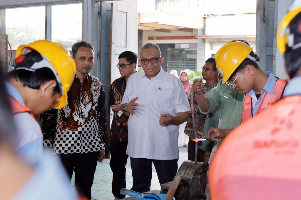Wamenaker Ungkap Peluang Kerja di Luar Negeri Masih Besar, Minta Pekerja Kuasai Bahasa Asing