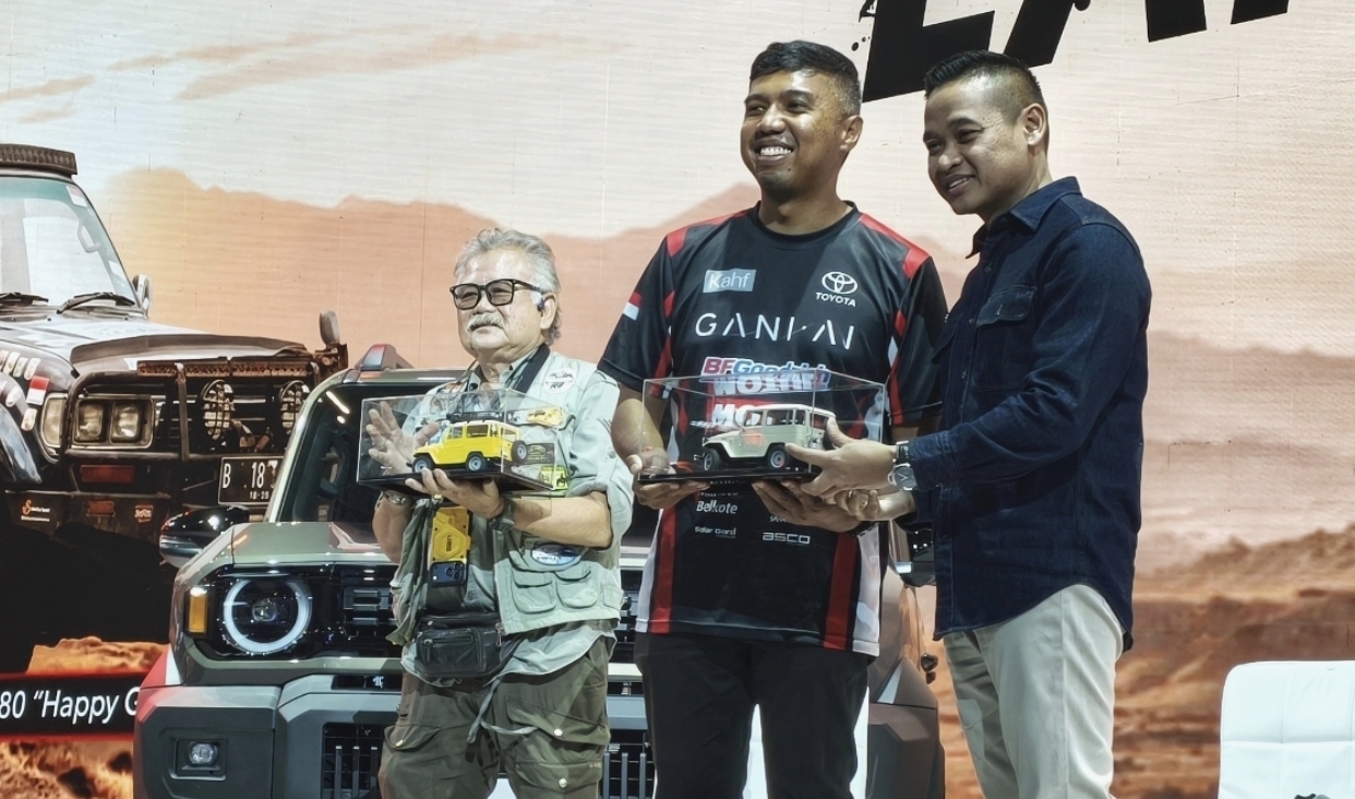 Tunggangi Toyota Land Cruiser, Julian Johan Bagikan Kisah Perjuangan Rally Dakar di GIIAS 2026