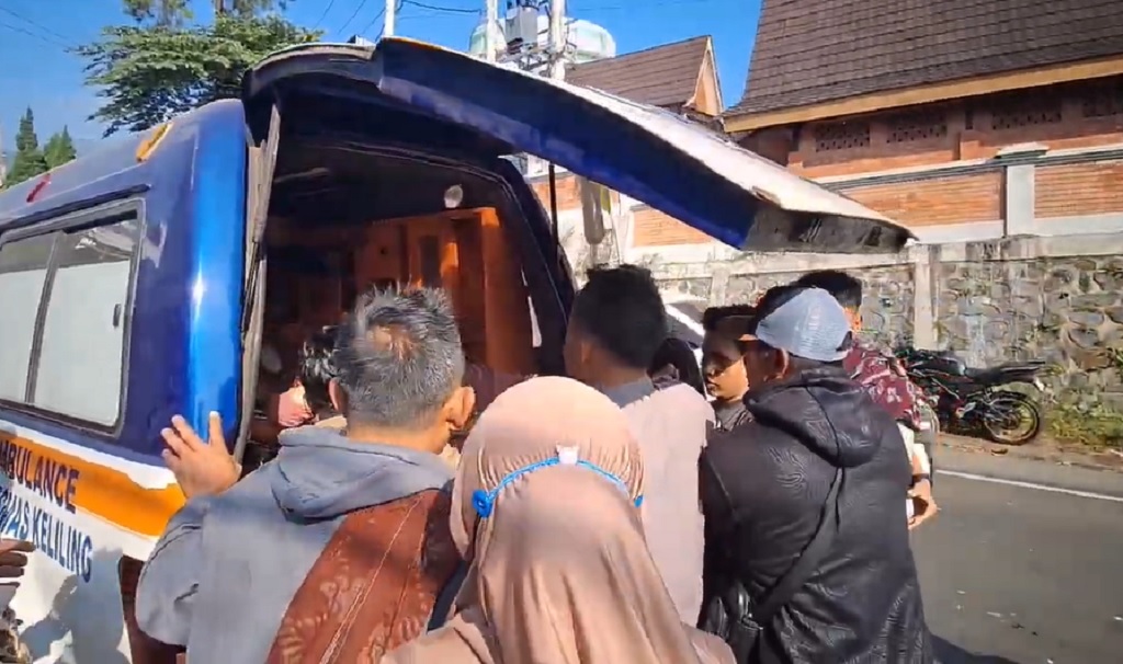 Minibus Tabrak Pikap di Jalur Wisata Bromo Probolinggo, 6 Orang Luka-Luka