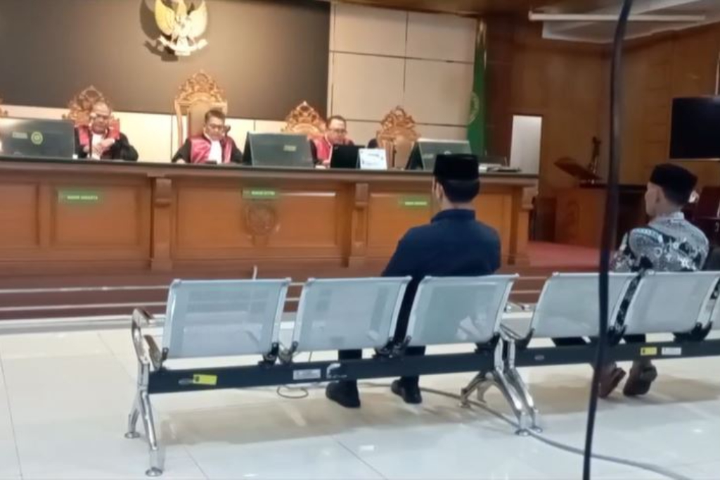 Bupati Bekasi Nonaktif Ade Kuswara Kunang Dituntut 7 Tahun Penjara, Ayahnya 4 Tahun
