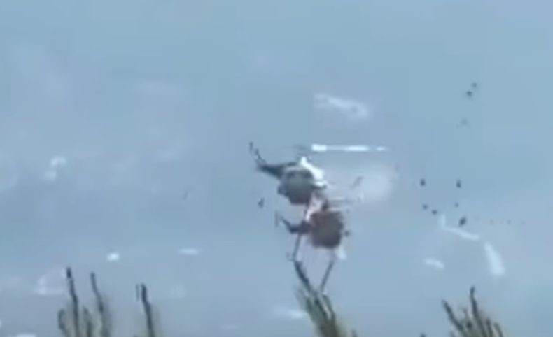 Tragis! 2 Helikopter Pemadam Kebakaran Tabrakan di Udara saat Bertugas