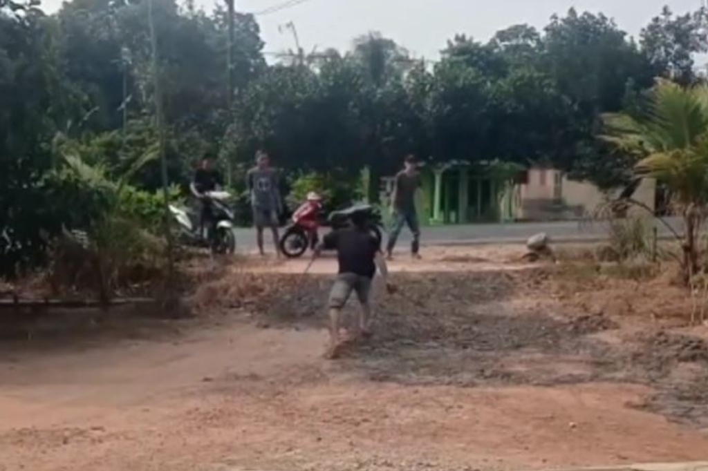 Viral Duel 2 Pemuda Bersajam di Lampung Timur, Sama-Sama Luka dan Saling Lapor Polisi