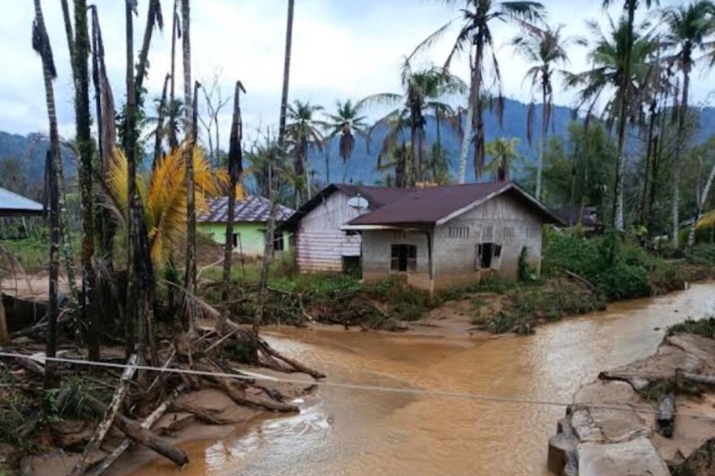 Banjir Terjang Tapanuli Tengah akibat Tanggul Sungai Jebol, 150 Warga Mengungsi
