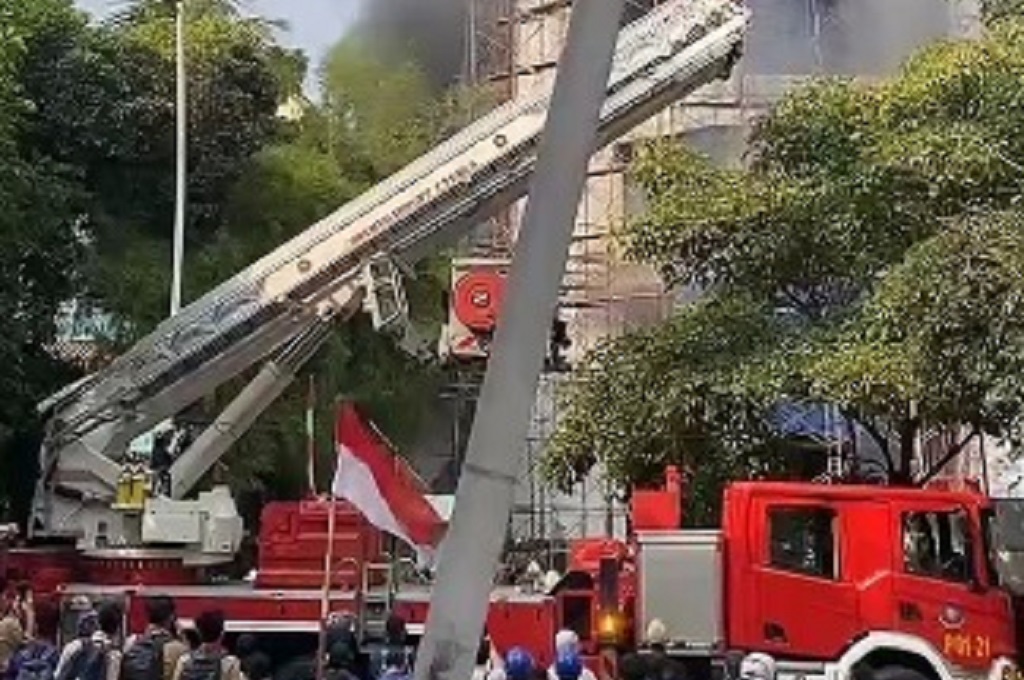 Kebakaran Bangunan di Menteng Jakpus, 70 Personel Damkar Dikerahkan!