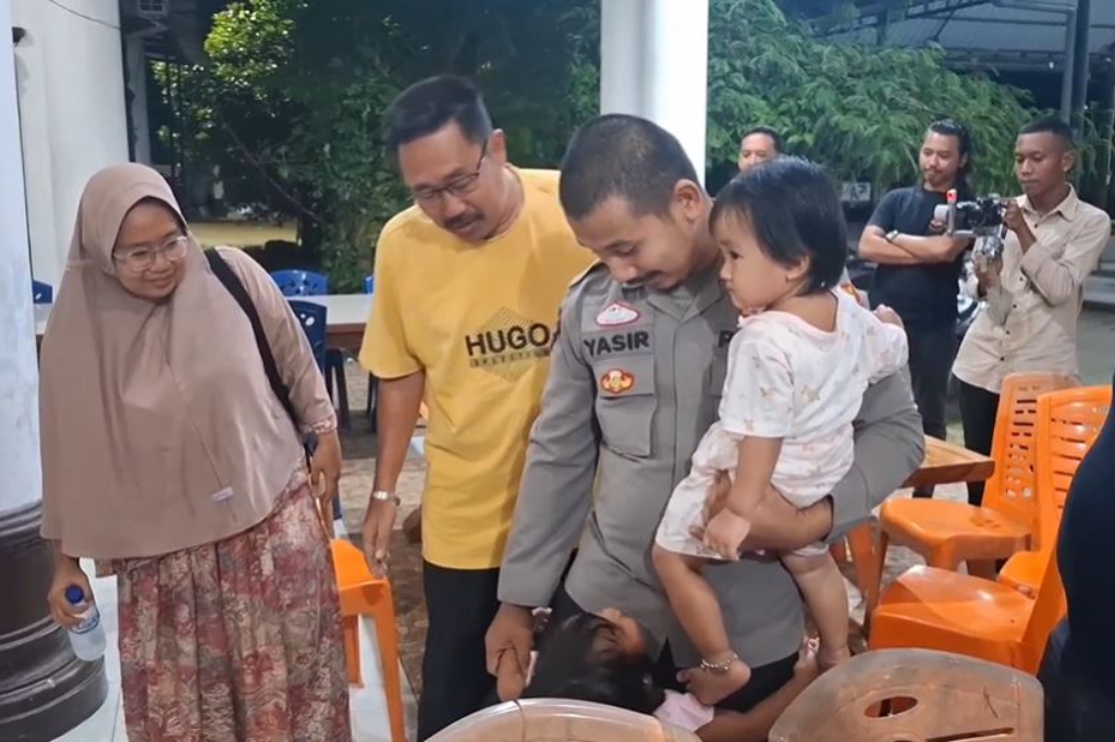 Tangis Pecah 2 Putri Brigadir Yasir Langsung Peluk Sang Ayah usai Bebas dari Tahanan