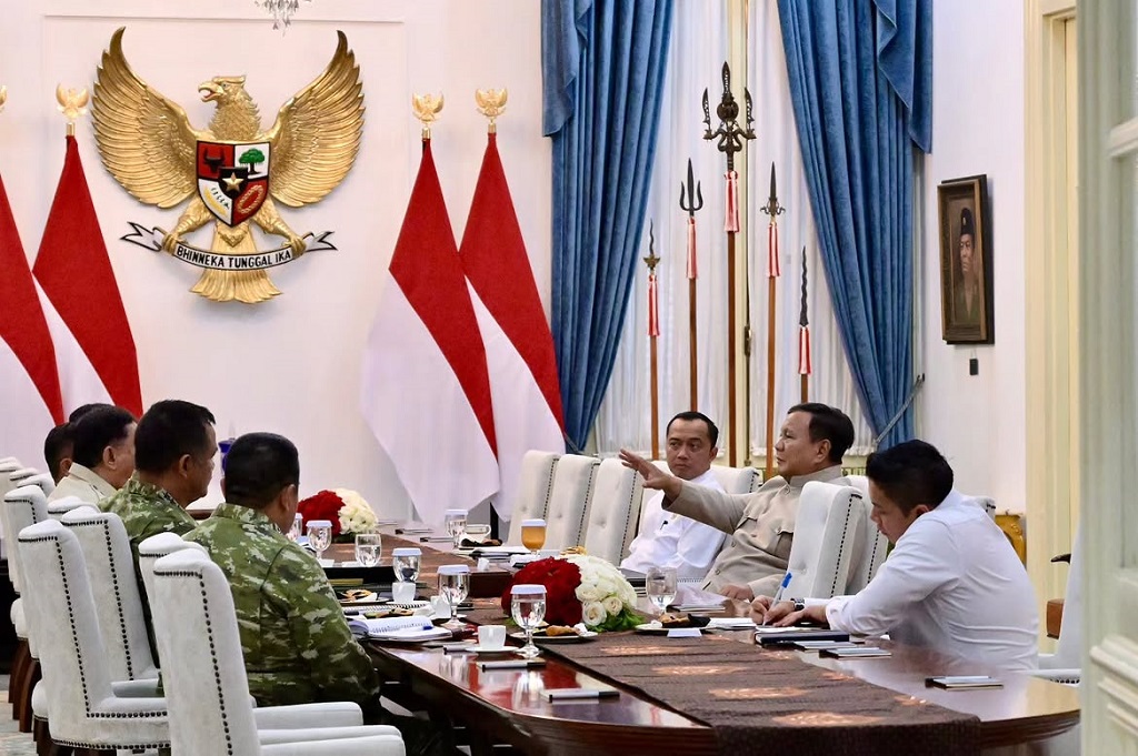 Prabowo Bertemu Panglima hingga 3 Kepala Staf TNI di Istana, Bahas Apa?