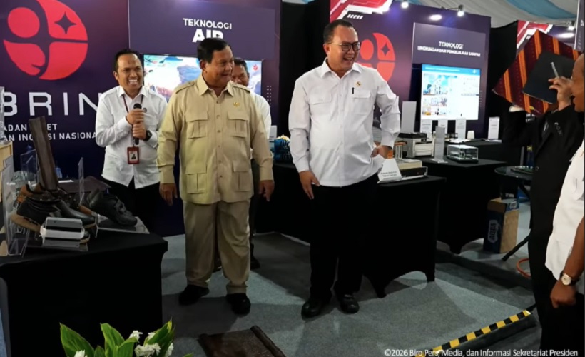 Momen Prabowo Jajal Inovasi BRIN, Injak Genteng Biomassa hingga Minum Air Olahan