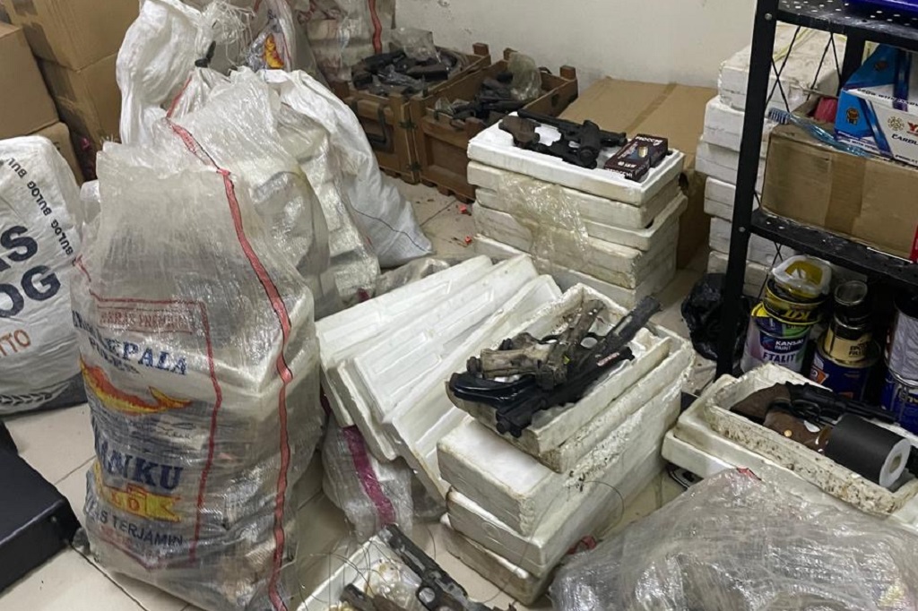 Selain Senjata Api, Ada Sabu hingga CD Porno di Ruang Eks Ketua Yayasan Sekolah Jaksel