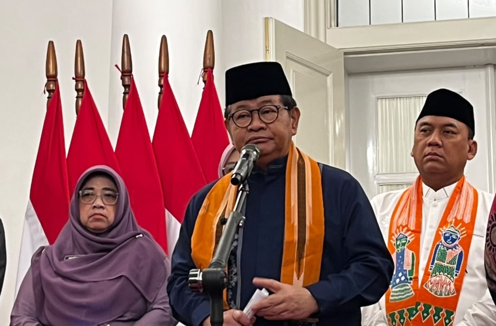 Pramono Instruksikan DLH Bersihkan Tumpukan Sampah di Depan SD Kedaung Kali Angke Jakbar