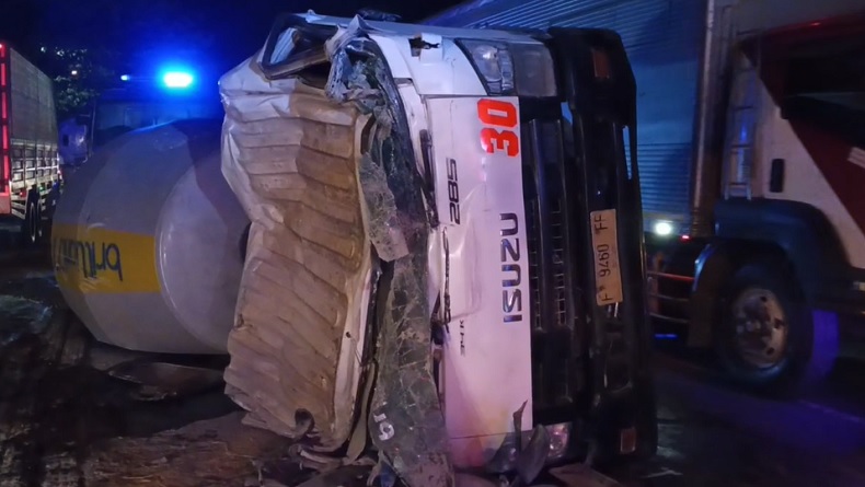 2 Truk Tabrakan di Pantura Tuban, Sopir Terjepit