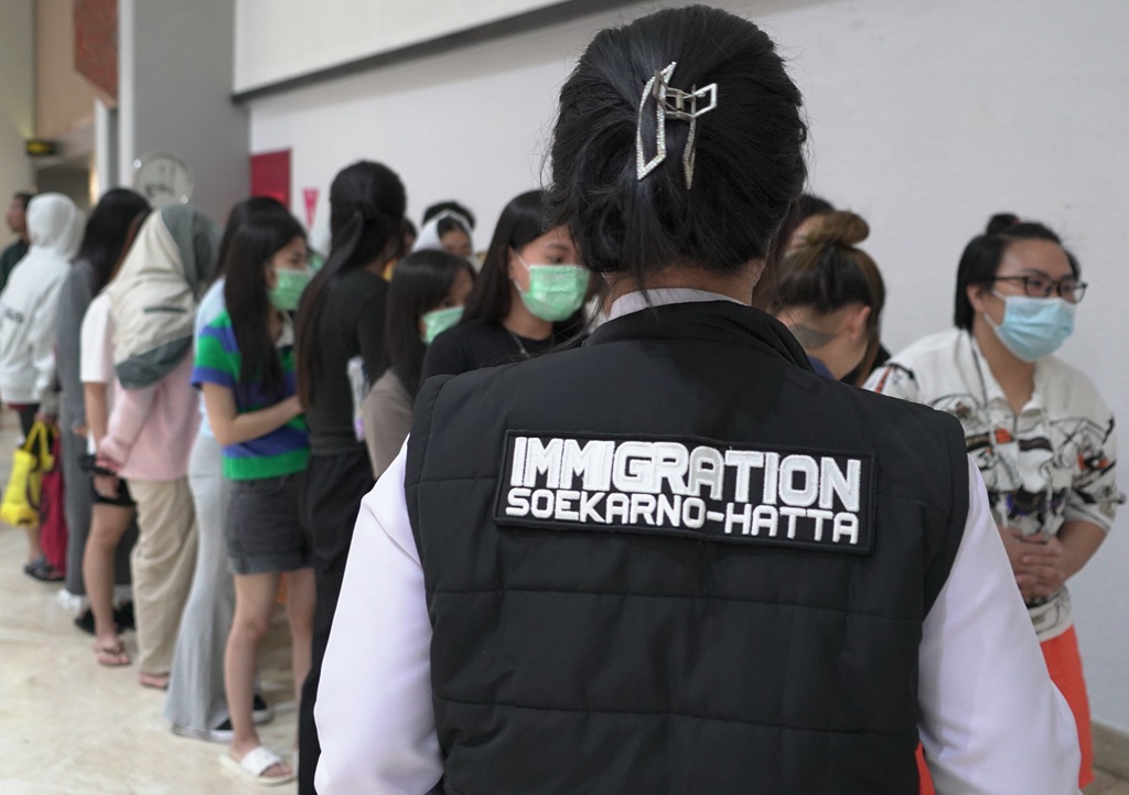 Imigrasi Deportasi 25 WN Vietnam yang Langgar Izin Tinggal 