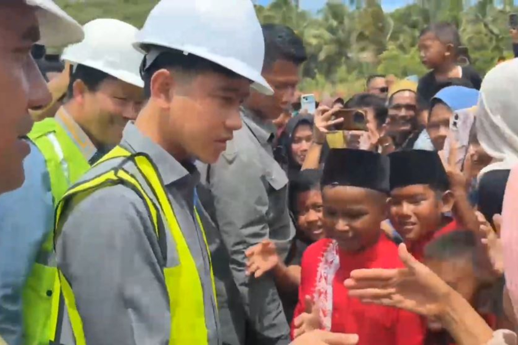 Wapres Gibran Cek Infrastruktur Pascabencana Aceh Tengah, Disambut Antusias Warga