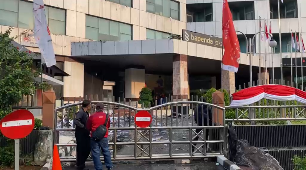 Kebakaran Gedung Bapenda DKI, 1 Orang Dilarikan ke RS