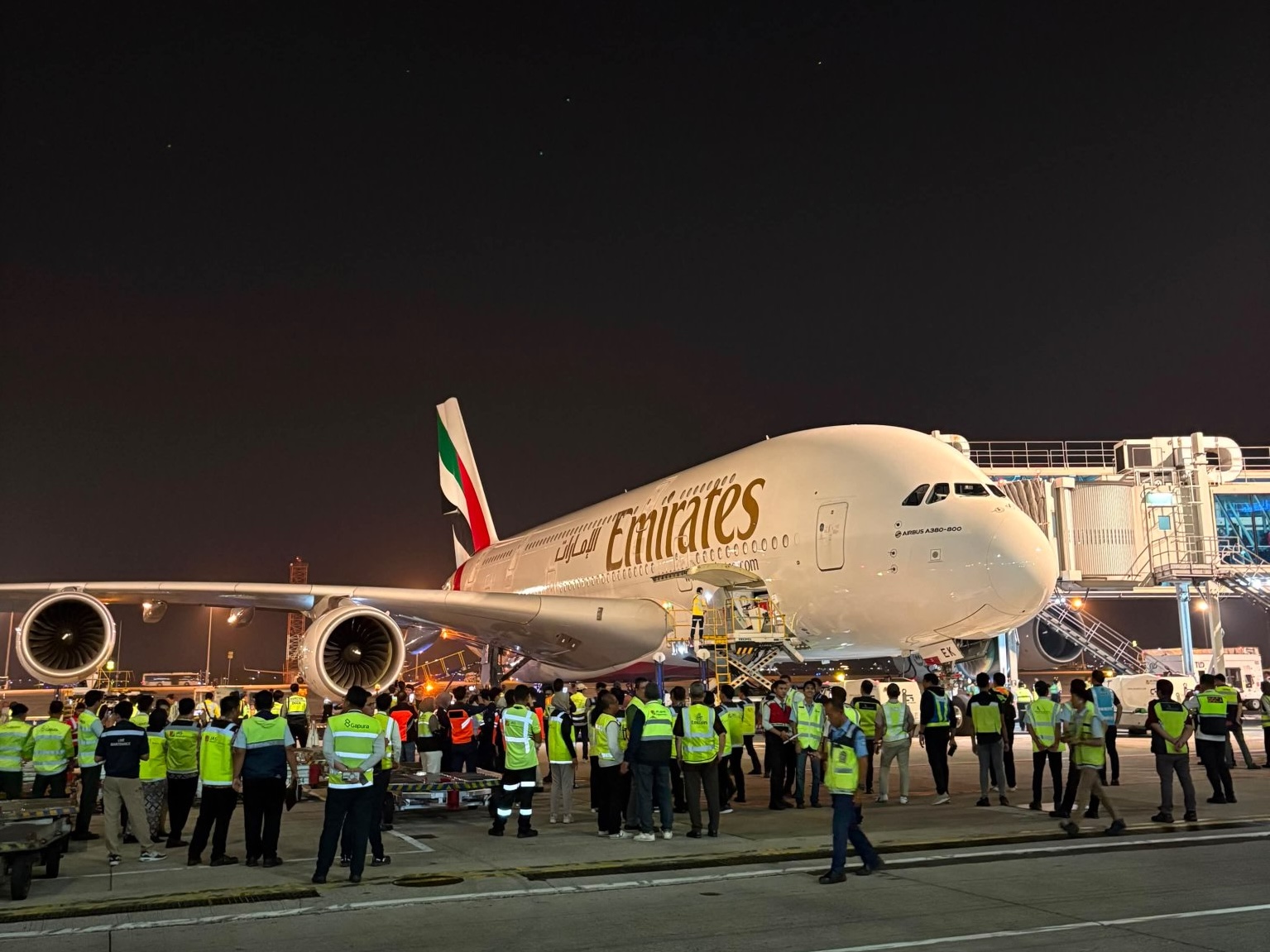 Geger! Pesawat Raksasa Airbus A380 Emirates Mendarat di Soetta, Jemput AC Milan