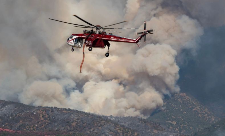 Helikopter Pemadam Jatuh saat Bertugas Picu Kebakaran Hutan yang Baru, 2 Kru Tewas