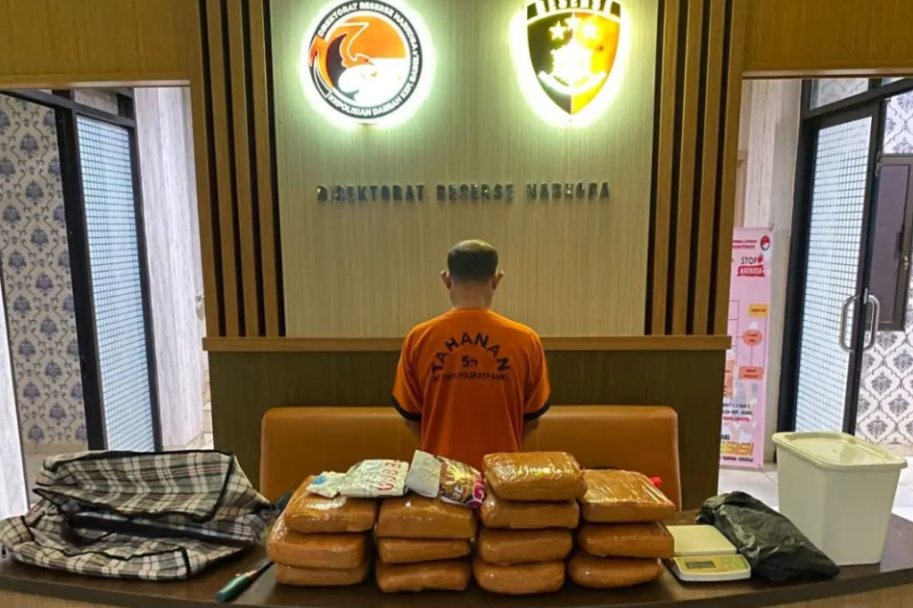 Polisi Bongkar Peredaran 12,8 Kg Ganja di Pangkalpinang, Pelaku Terancam Penjara Seumur Hidup