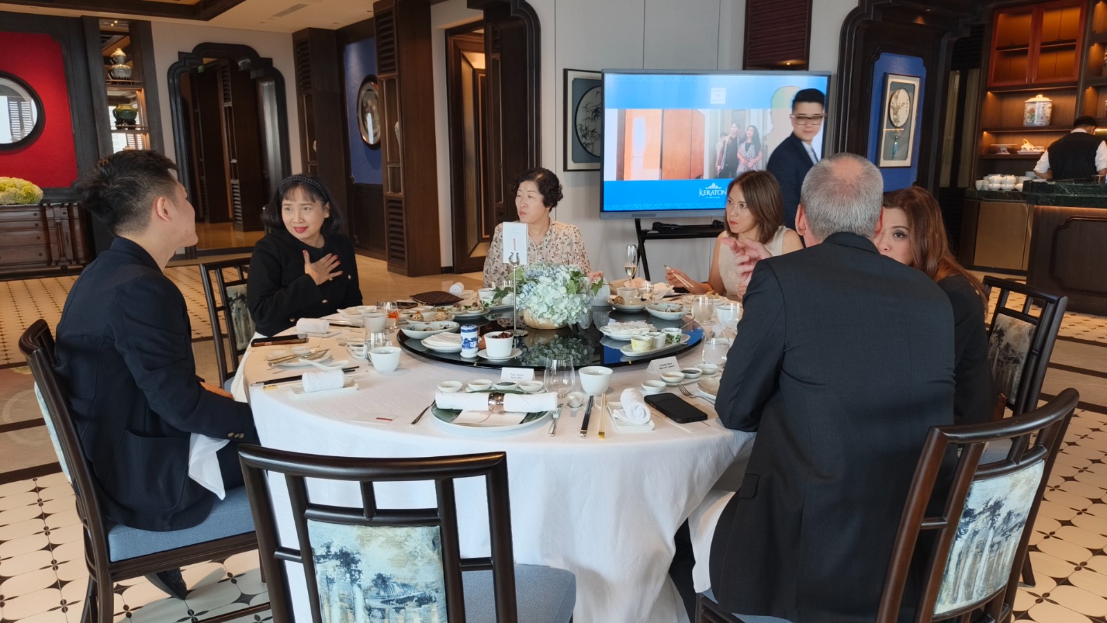 Makan Siang Mewah di Lantai 19 Park Hyatt Jakarta, View Monas Jadi Pemandangan Istimewa