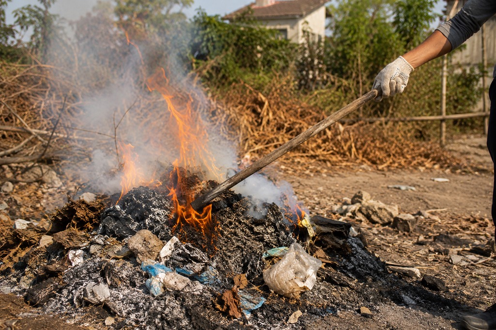 Wali Kota Jaksel Larang Warga Bakar Sampah, Bisa Picu Kebakaran Besar di Musim Kemarau