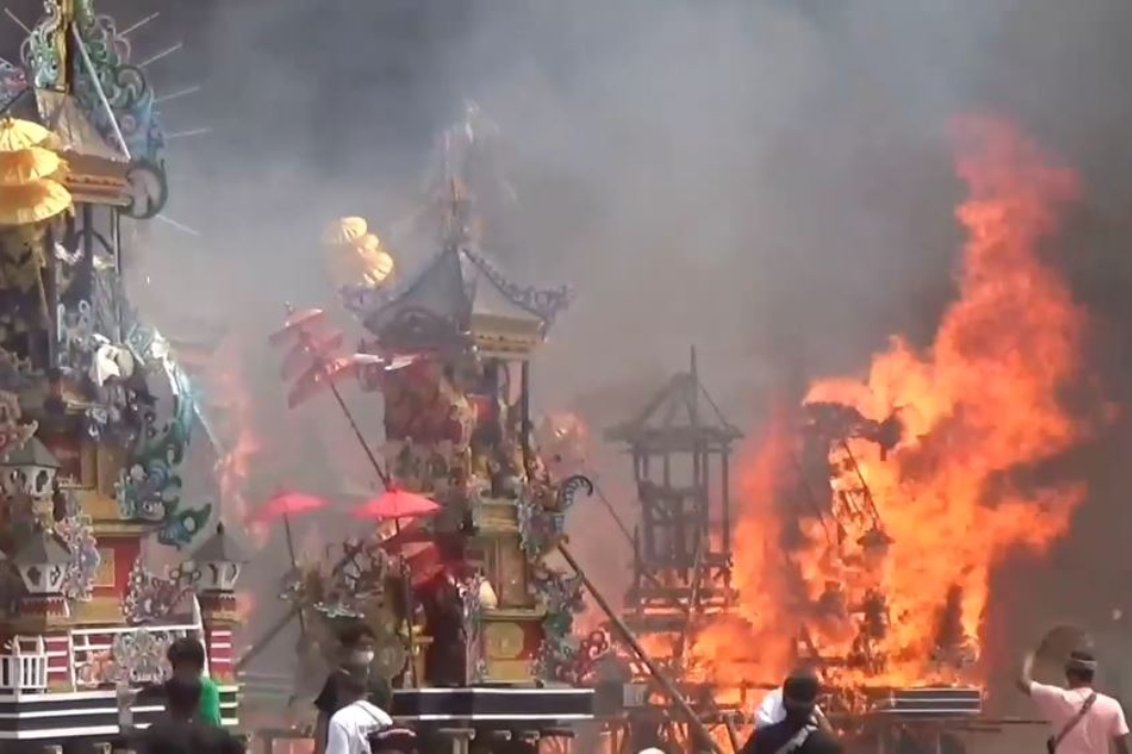 Ngaben Massal Terbesar Digelar di Lampung Selatan, 153 Bale Tajuk Dibakar