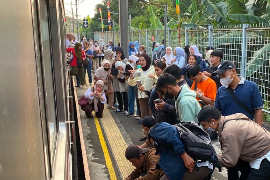 Heboh Siswi Tewas Tertabrak KRL di Stasiun Jurangmangu, Polisi Turun Tangan Selidiki