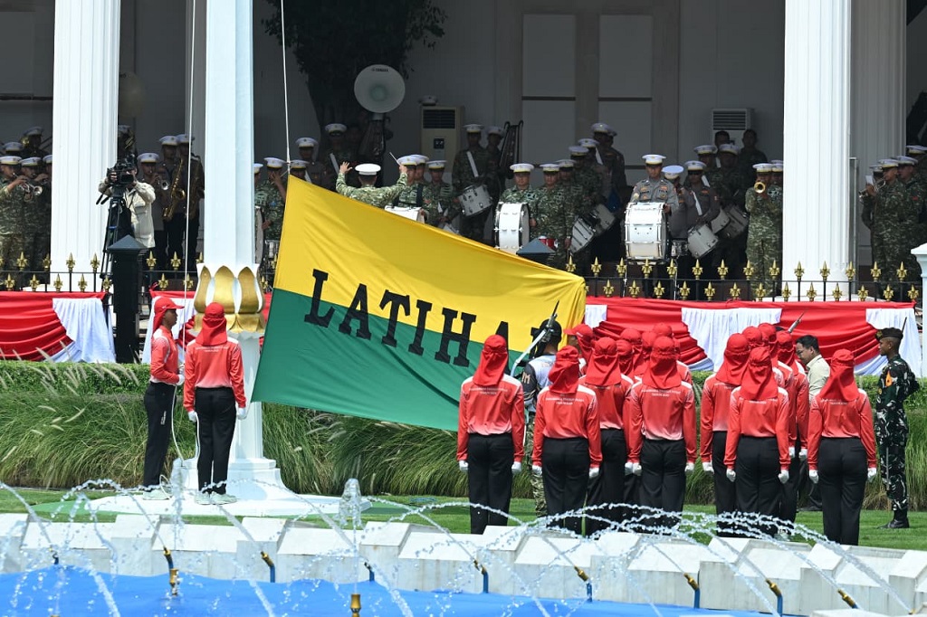 Persiapan HUT ke-81 RI, Paskibraka Gladi Upacara Bendera di Istana