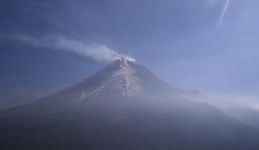 Gunung Merapi Luncurkan Awan Panas Guguran hingga 1,8 Km, Status Siaga