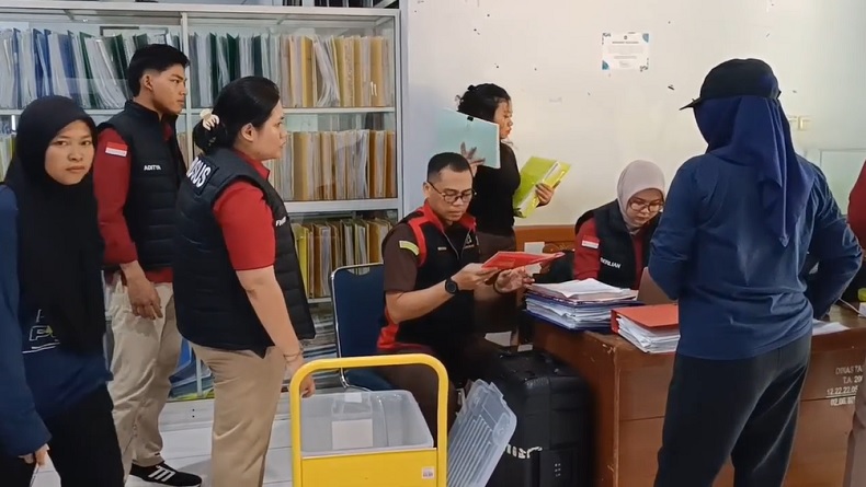 Kejari Palopo Geledah Kantor Dinas PUPR, Ratusan Berkas Proyek Lapangan Gaspa Disita