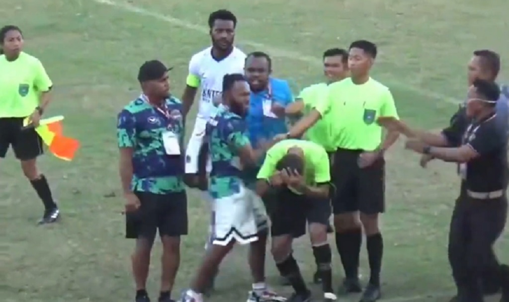 Turnamen Sepak Bola Soekarno Cup di Bangkalan Ricuh, Wasit Dipukul Tim Official