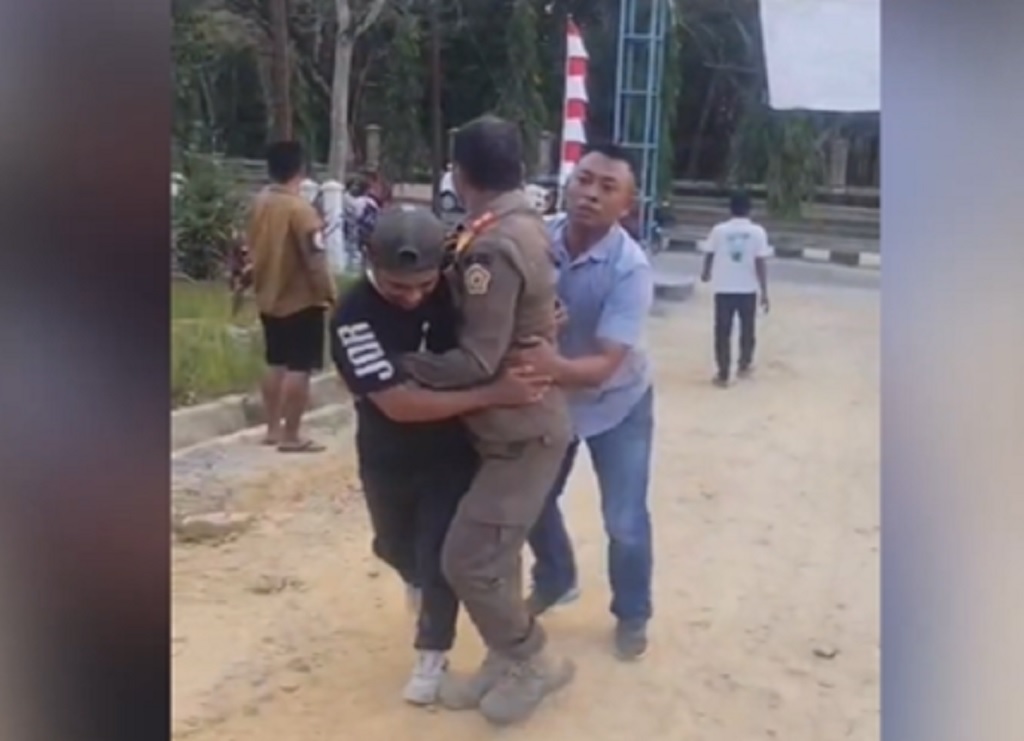 Viral Kasatpol PP Sultra Baku Hantam dengan Anggota, Dipicu Lomba HUT RI