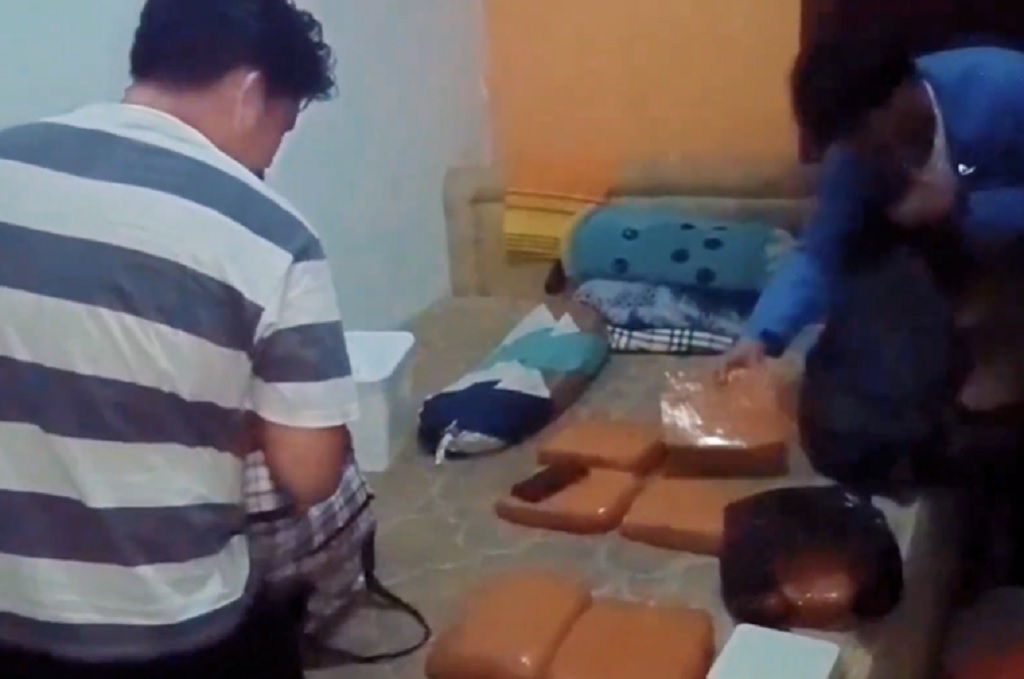 Polisi Gerebek Bandar Narkoba di Pangkalpinang, Temukan 12 Kg Ganja jadi Alas Tidur