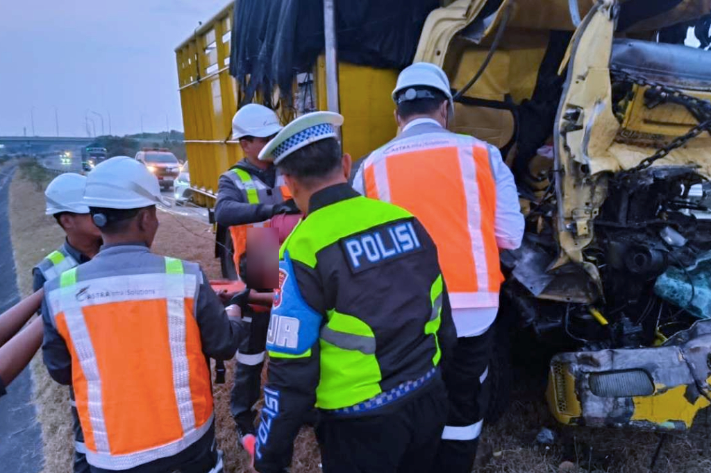 Kecelakaan Maut Truk Tabrak Tronton di Tol Jombang-Mojokerto, Sopir Tewas