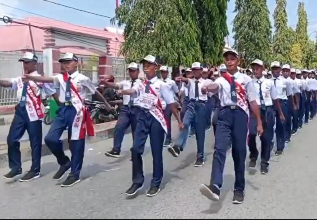 Bikin Haru! Ibu Meninggal Dunia, Siswa SMP di Baubau Tetap Ikut Lomba Gerak Jalan HUT RI