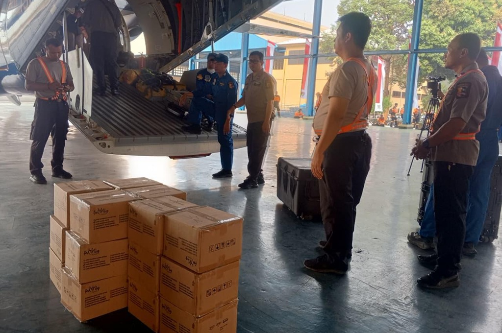 Polri Kirim Bantuan Korban Gempa NTT, Tenda-Makanan Diterbangkan dari Pondok Cabe