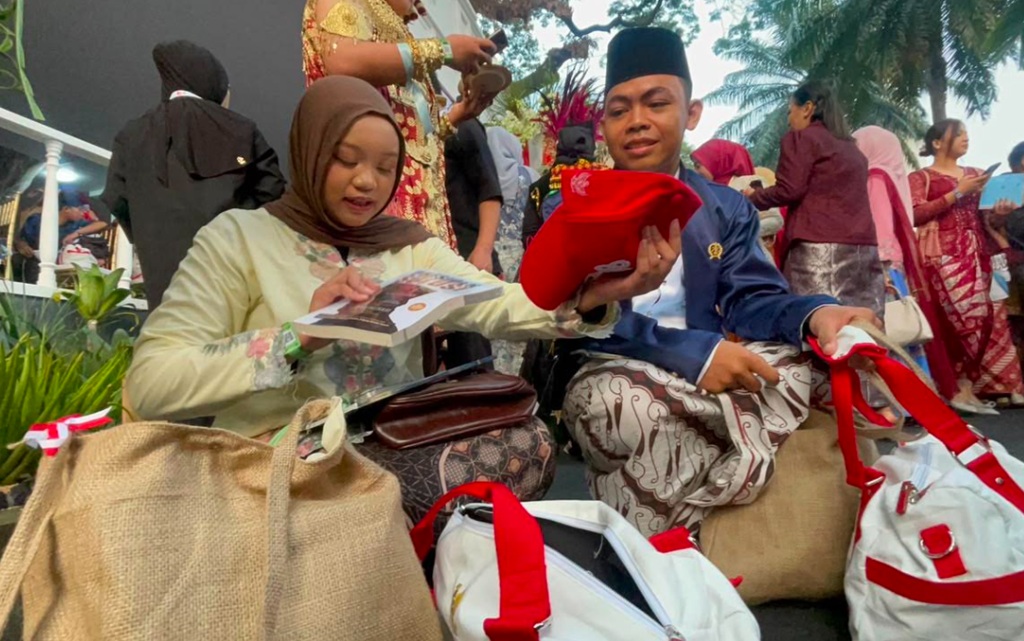 Intip Isi Goodie Bag Upacara HUT ke-81 RI di Istana, Buku Presiden hingga Topi