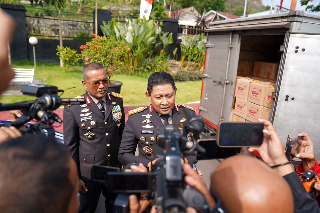 Bantu Korban Gempa NTT, Polda Jateng Kerahkan Tim Medis hingga 10 Truk Logistik