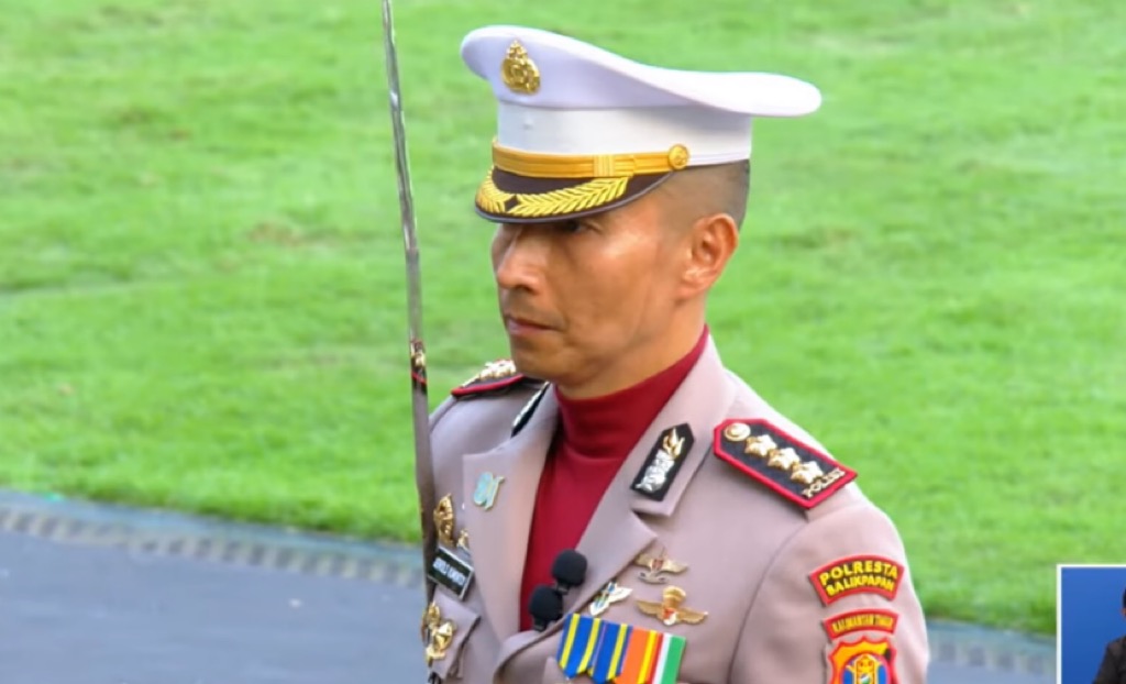 Momen Prabowo Minta Komandan Upacara Menghadap usai Penurunan Bendera HUT ke-81 RI