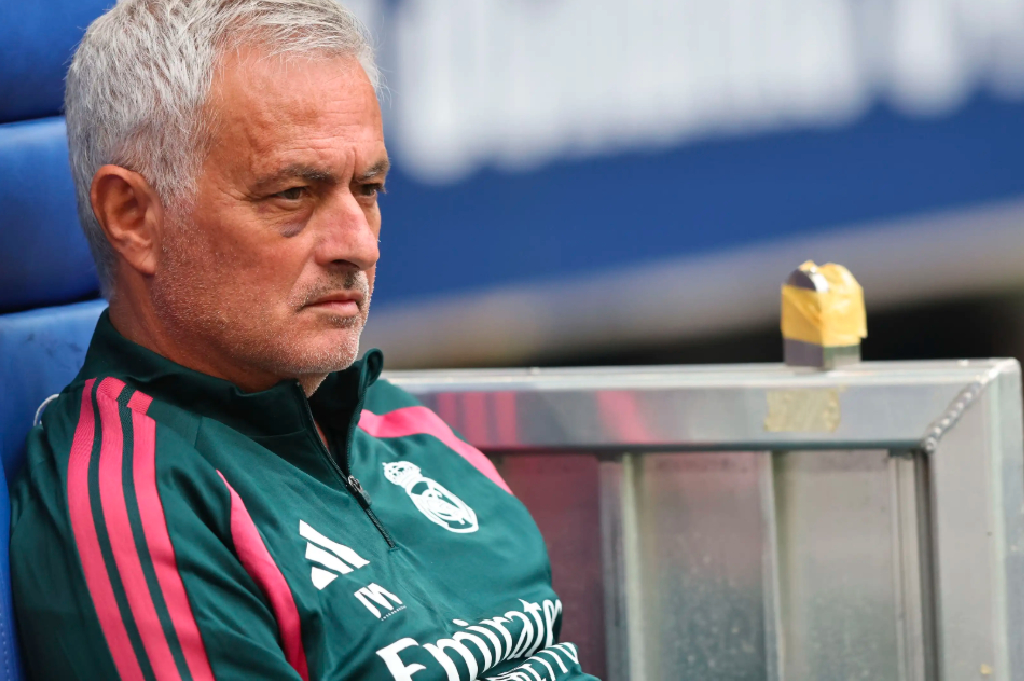 Mata Jose Mourinho Lebam saat Real Madrid Bantai Schalke, Penyebabnya Mengejutkan