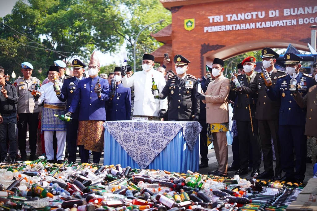 HUT ke-81 RI, Polres Bogor Musnahkan 1,5 Juta Butir Obat Keras dan Ribuan Botol Miras