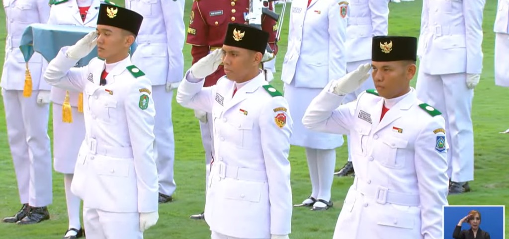 Detik-Detik Penurunan Bendera HUT ke-81 RI
