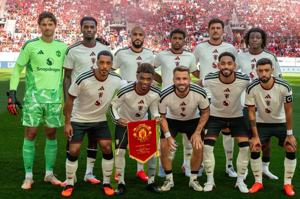 MU Terpaksa Ubah Jersey di Liga Champions karena Aturan UEFA