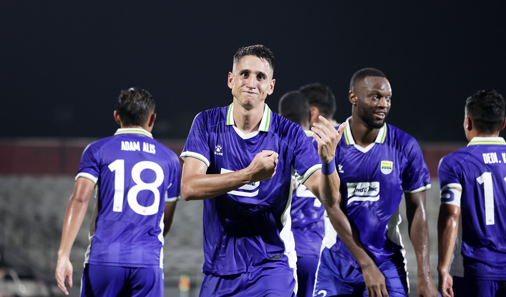 Luka Menalo Siap Bersaing di Persib, Tak Takut Pemain Timnas Indonesia