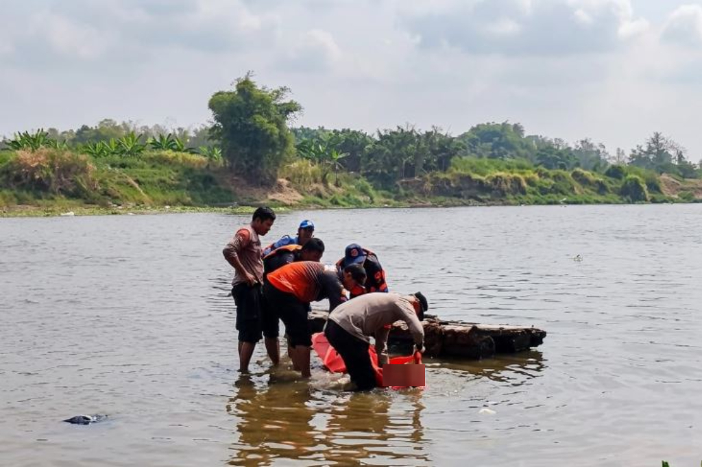 Mayat Perempuan Tanpa Identitas Ditemukan Mengambang di Sungai Bengawan Solo