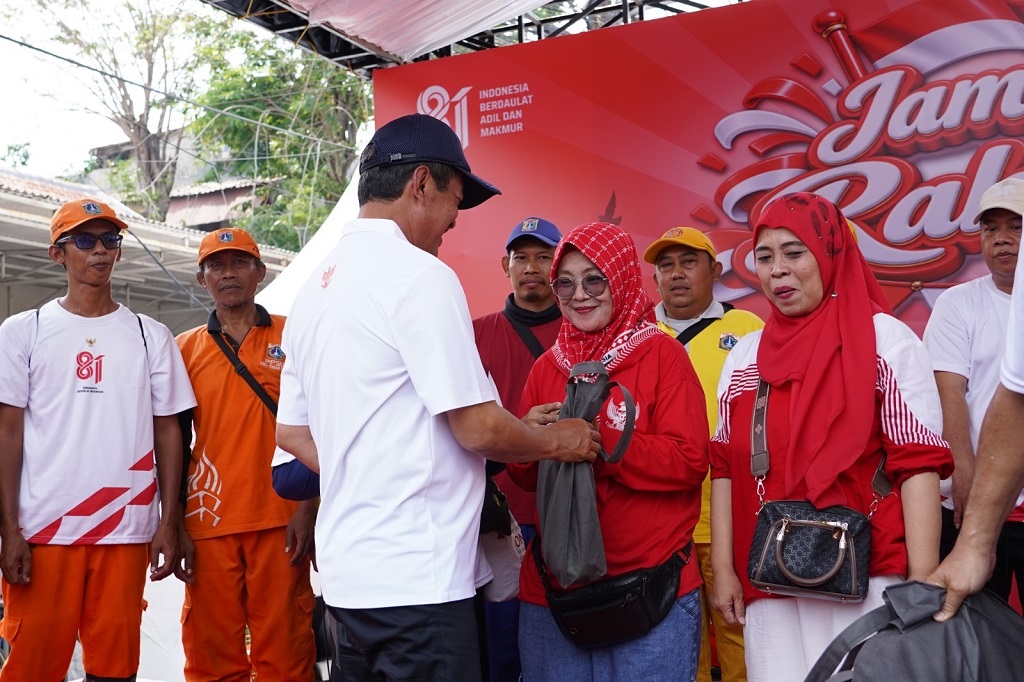 Menteri KKP Trenggono Bagi-Bagi 4 Ton Ikan Layang buat Warga Jakarta, Instruksi Prabowo