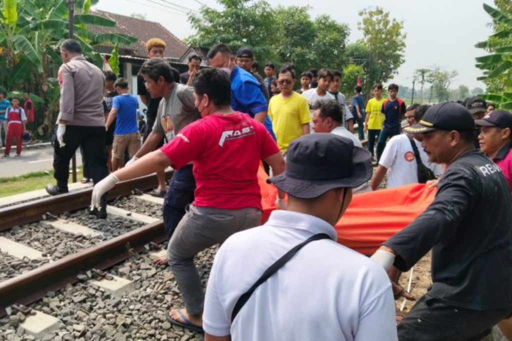 Pesepeda Ontel Tewas Tertabrak Kereta Api Batara Kresna di Sukoharjo, Terpental 40 Meter