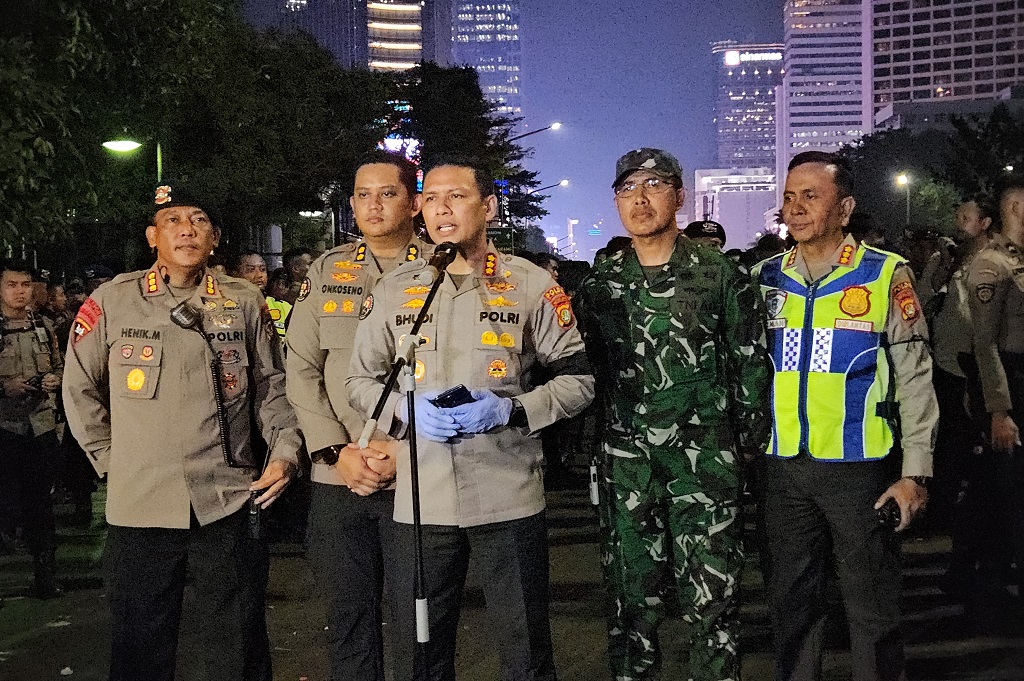 Demo BEM UI Berakhir Aman, Polisi Sempat Bantu Mahasiswa Pingsan